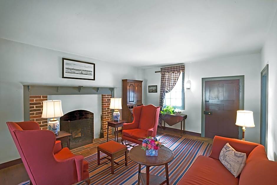 Colonial Houses, an official Colonial Williamsburg Hotel