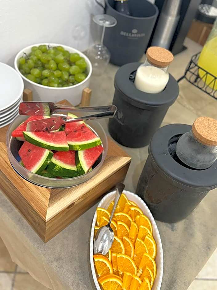 B&B Marina Sleep And Ship