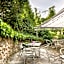 Oakhurst Inn at the University