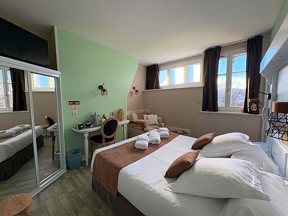 Logis Hôtel- Restaurant Le Relais Guillaume de Normandy-PARKING GRATUIT-Bornes électriques-VUE BAIE TERRASSE-Calme