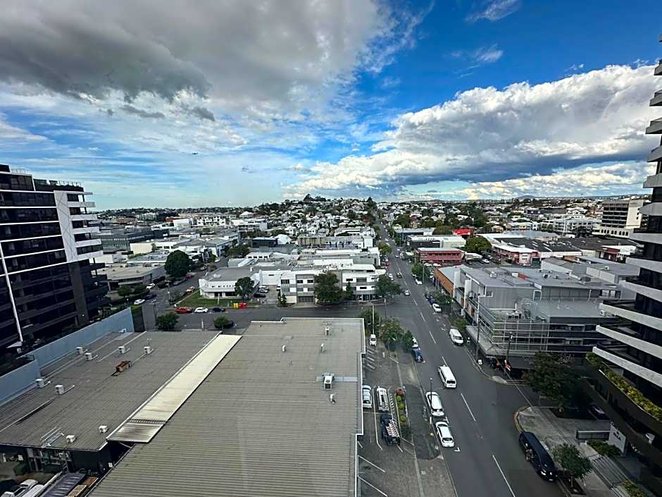 Elegant 2BR Haven in the Trendy Fortitude Valley