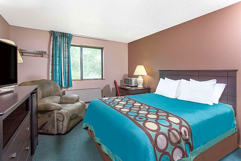 Super 8 by Wyndham Austin MN