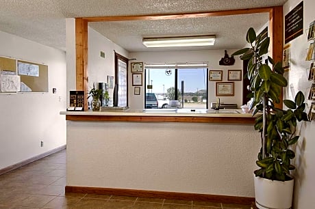 Super 8 by Wyndham Douglas