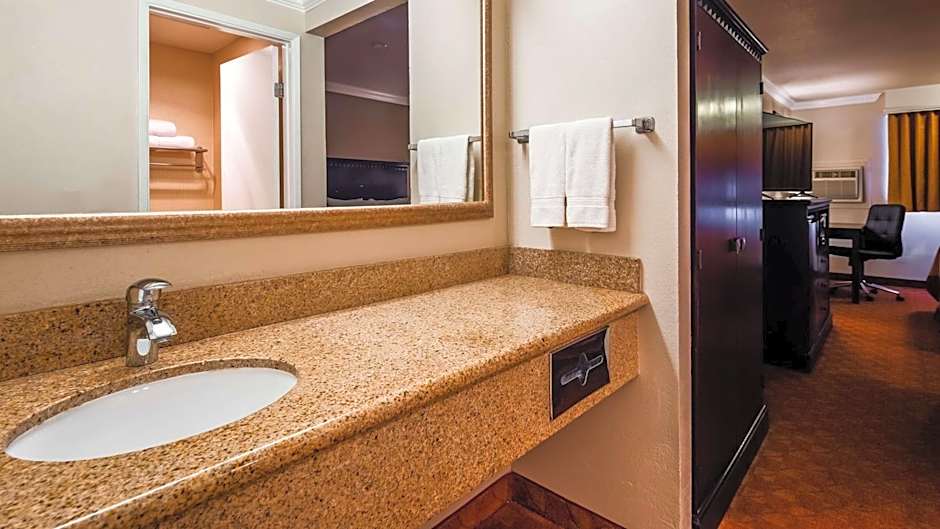 Lompoc Valley Inn and Suites