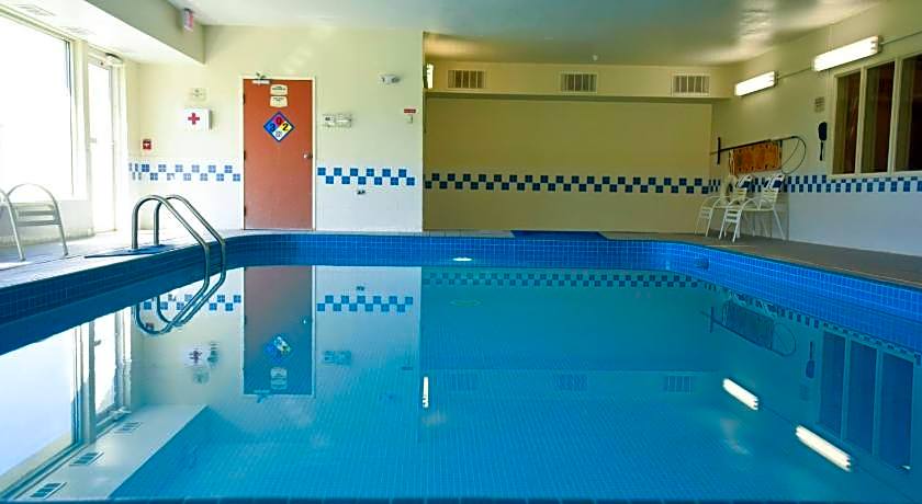 AmericInn by Wyndham Topeka