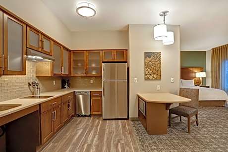 1 King Bed Studio Suite Comm Access