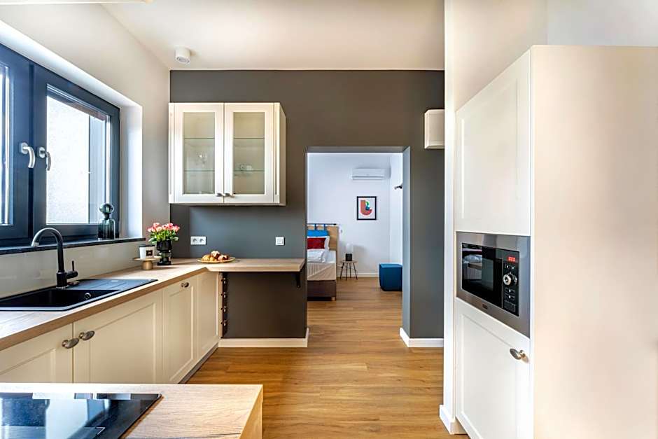Apart House, Tylna 20