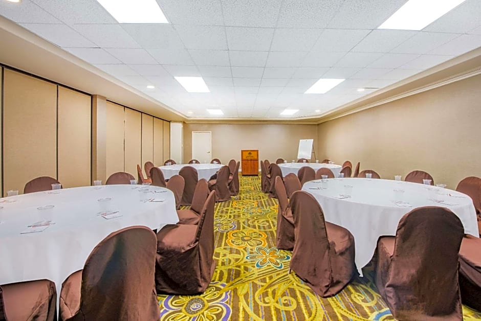 Hawthorn Suites by Wyndham El Paso