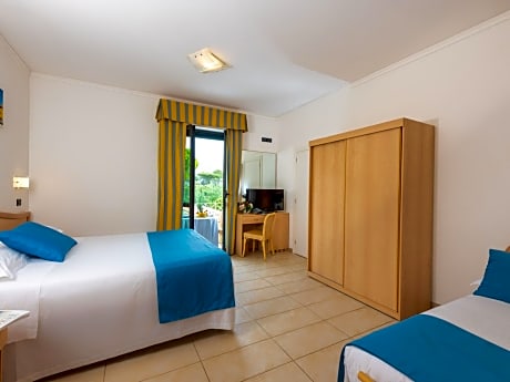 Superior Double Room, Balcony (1 Double Bed)