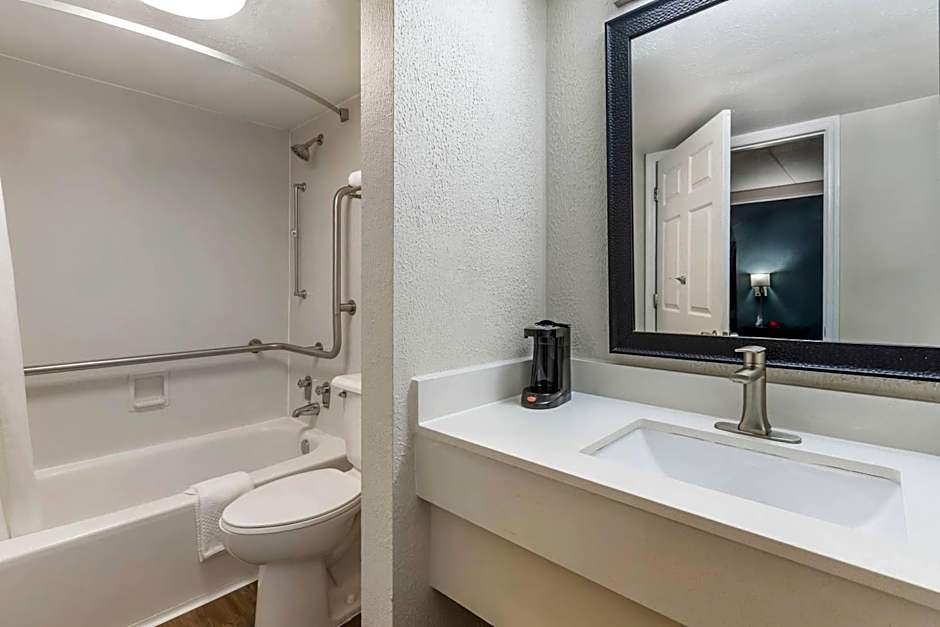 Quality Inn & Suites North Charleston - Ashley Phosphate