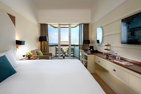 Club Triple Room with Sea View ( 3 Adults)