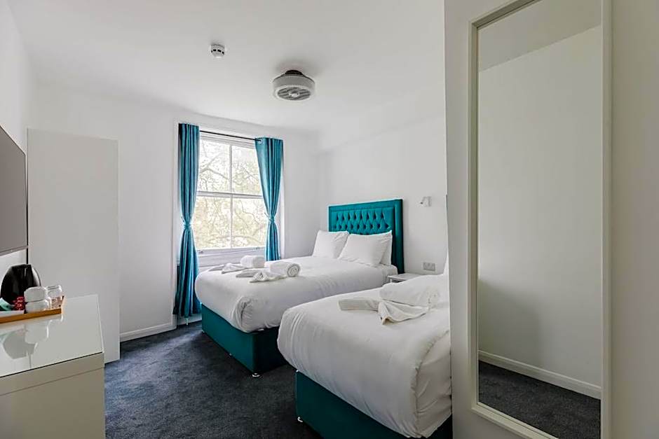 Palace Court Hotel
