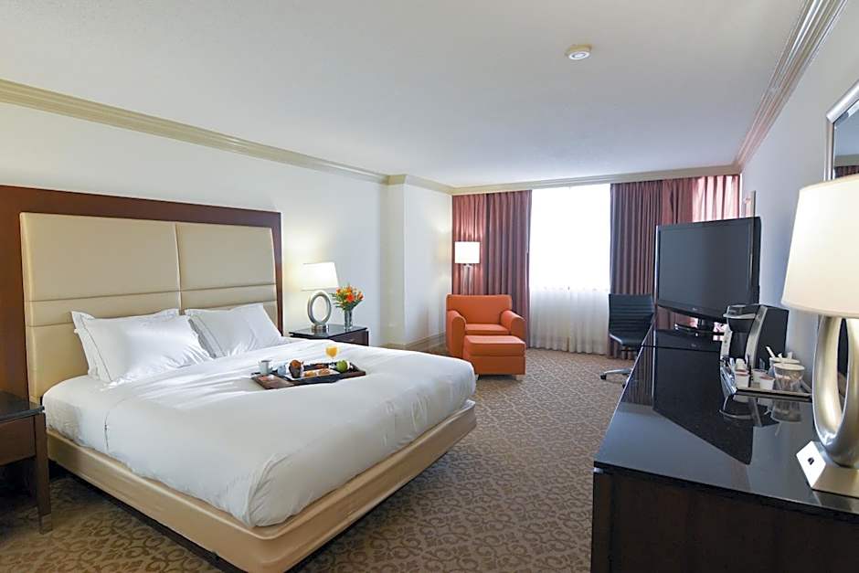 Hilton Palm Beach Airport