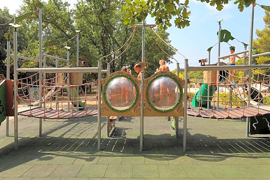 Pine Beach Pakostane - All Inclusive light