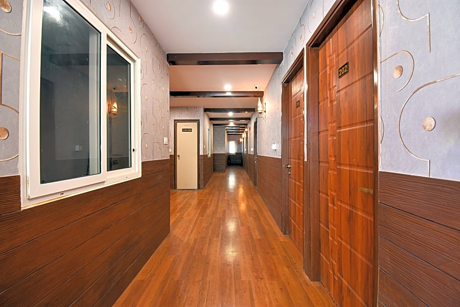 FabHotel Dhanvitha Suites