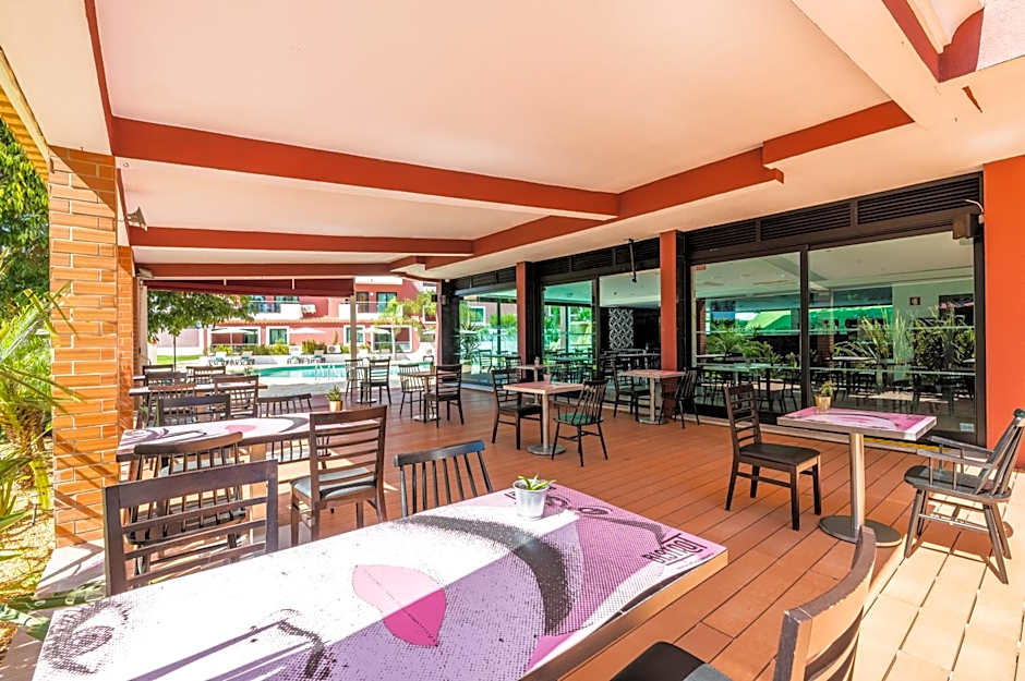 Topazio Vibe Beach Hotel & Apartments