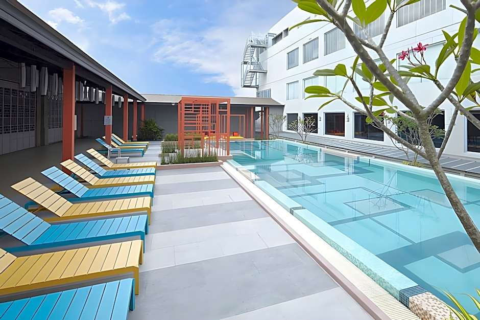 The Quarter Hualamphong by UHG