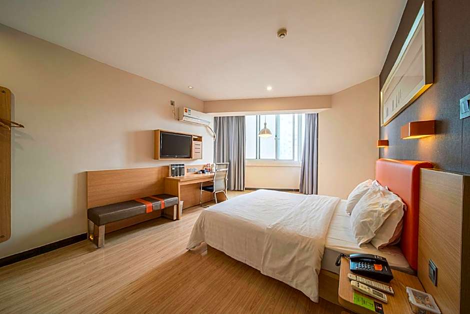 7 Days Premium Changsha Wuyi Plaza Metro Station