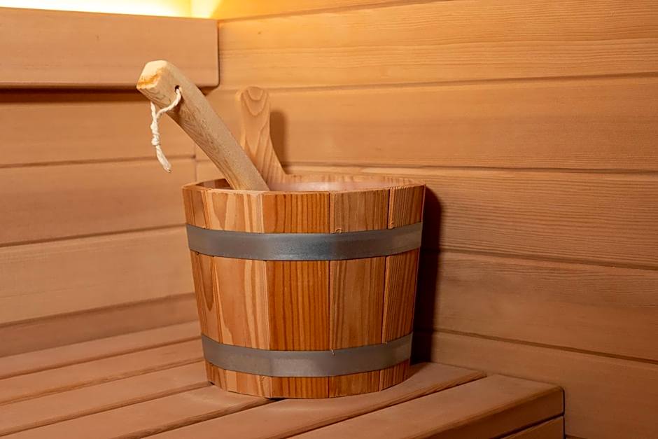 Skyline Rooms & Suites