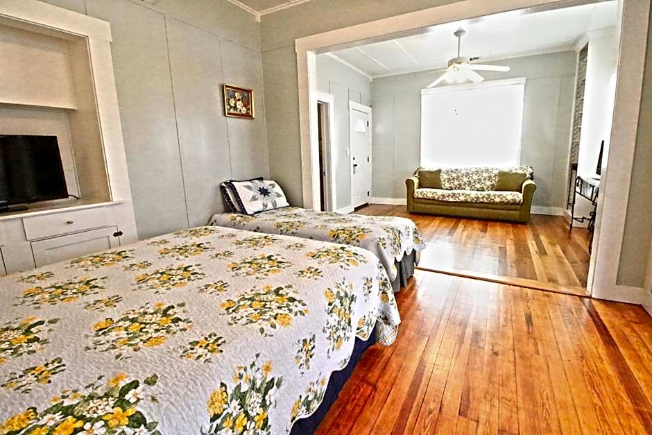 Peach Tree Inn & Suites