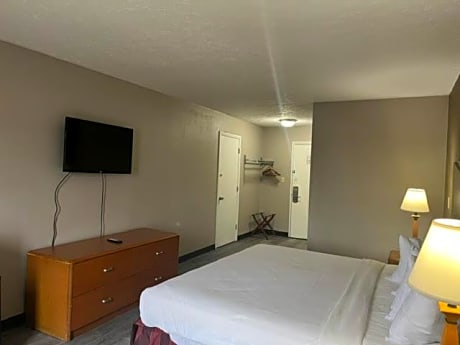 Queen Room - Disability Access - Non-Smoking
