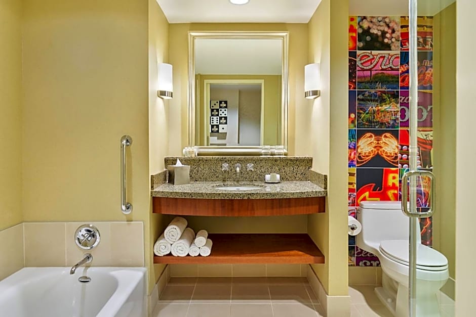 Renaissance by Marriott Las Vegas Hotel