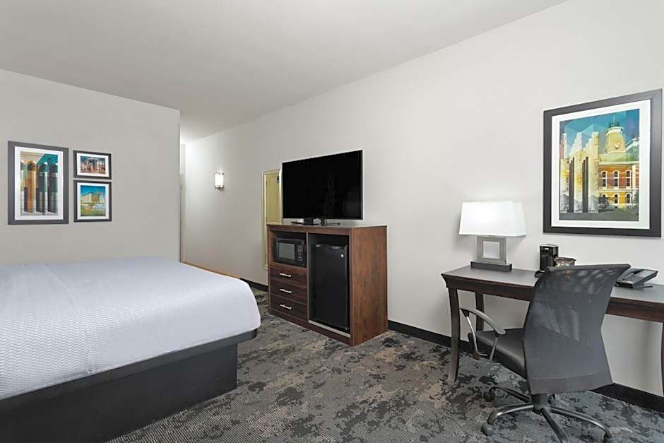 La Quinta Inn & Suites by Wyndham Columbus - Edinburgh
