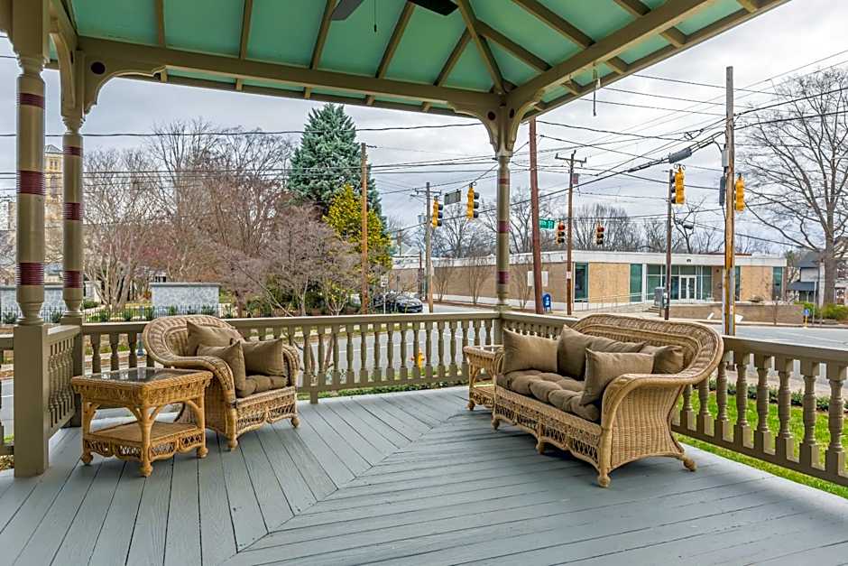 Summit Street Inns
