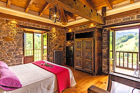 Deluxe Double or Twin Room with Mountain View