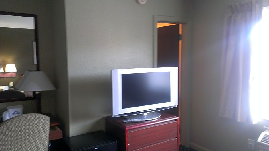 Days Inn by Wyndham Cleveland Lakewood