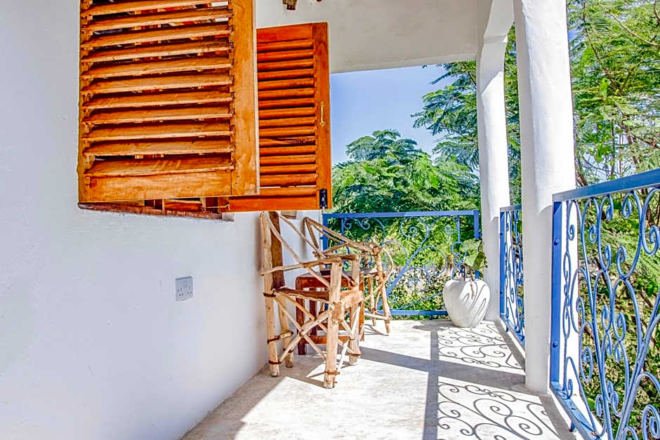 Kameleon Blue Arts Lodge