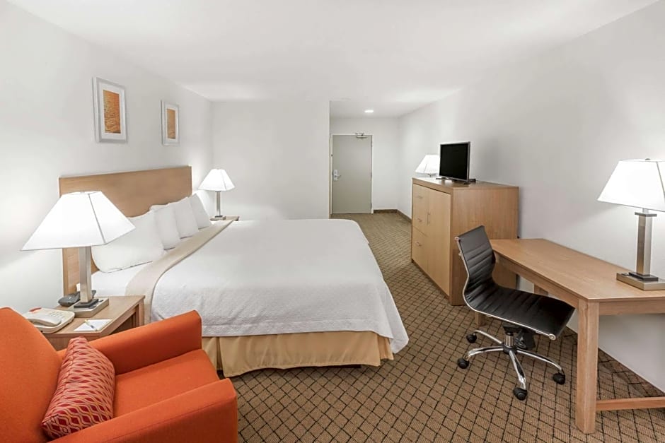 Days Inn by Wyndham Biloxi Beach