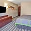 Super 8 by Wyndham Roseville/Detroit Area