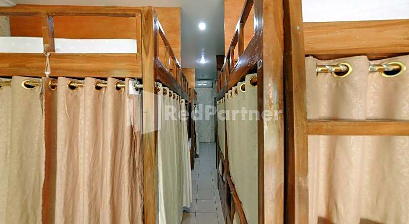 Shooting Star Hostel Kuta RedPartner (Mixed Dormitory)