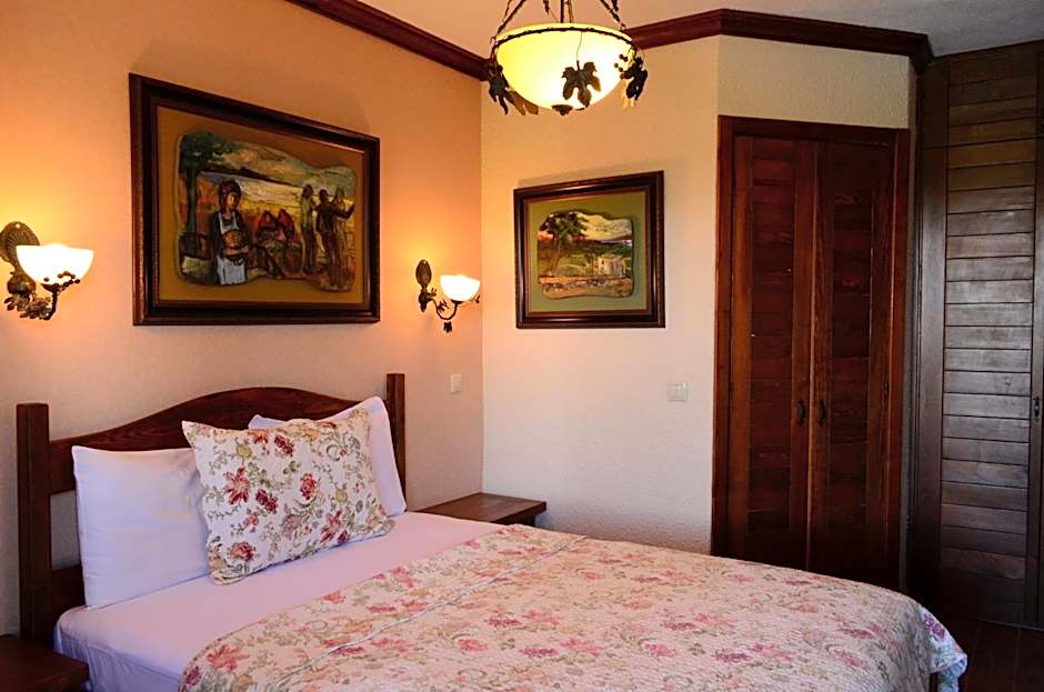 Ada Bacchus Hotel