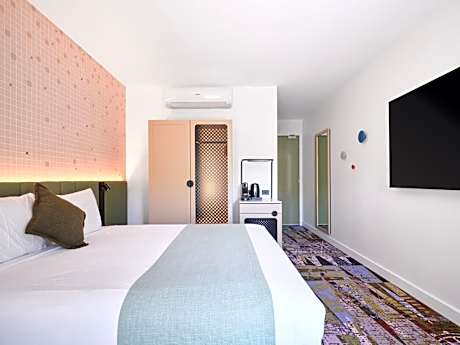 Saint Kilda Beach Hotel