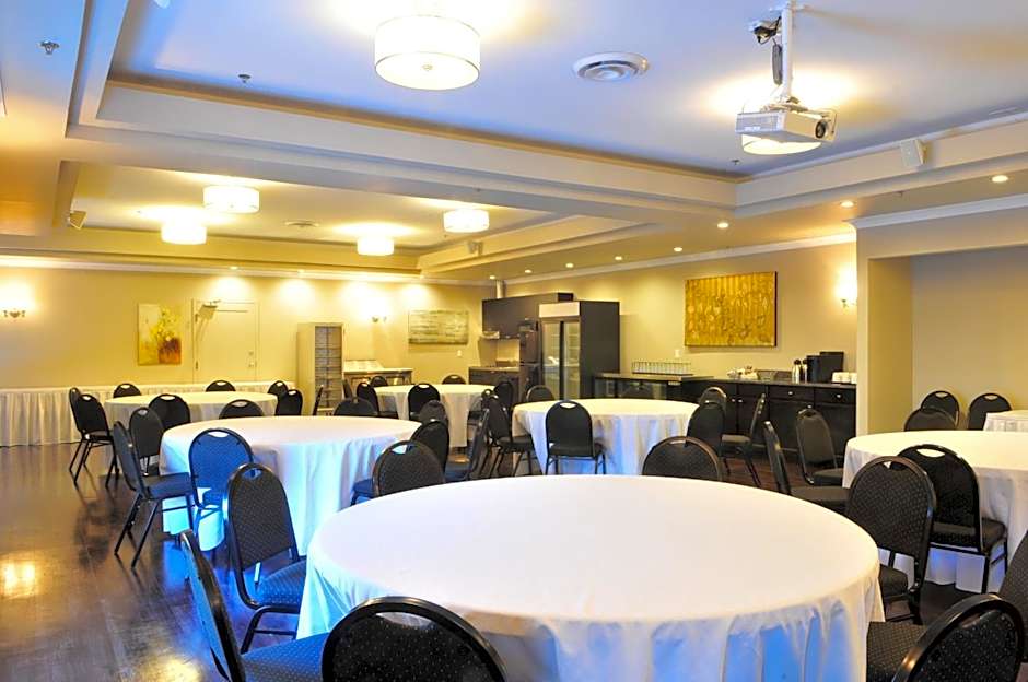 Ramada by Wyndham Emerald Park/Regina East