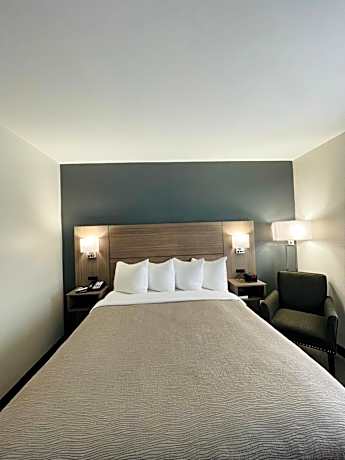 Queen Room - Accessible/Non-Smoking/Pet Friendly