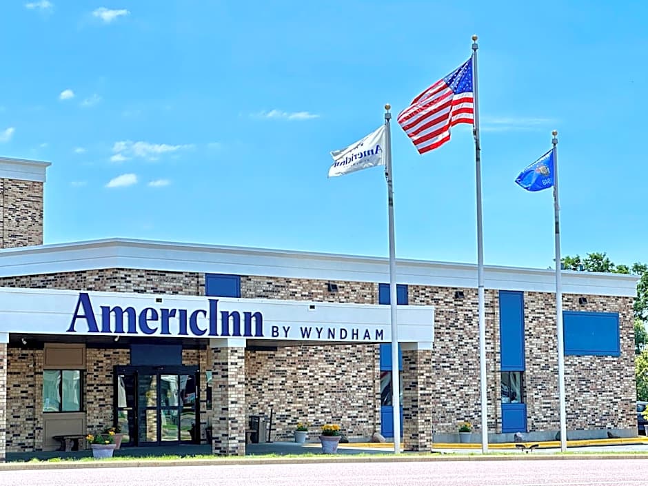 AmericInn & Suites by Wyndham Baraboo Event Center