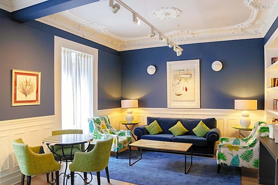 Petit Palace Lealtad Plaza