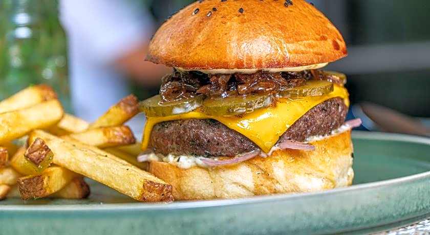 The Funny Lion - Puerto Princesa