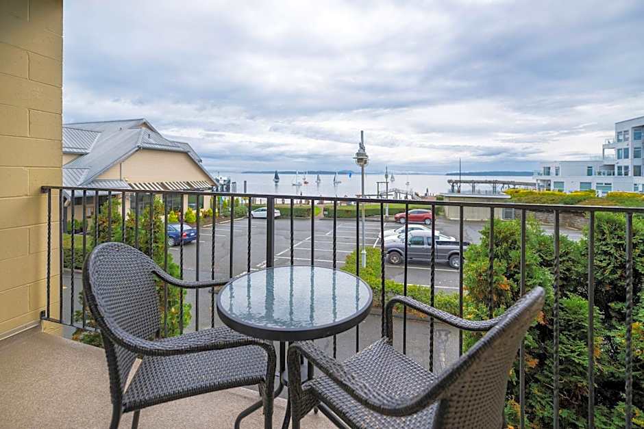 Sidney Waterfront Inn & Suites