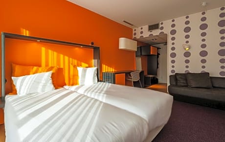 2 Single Beds with Waterfront View, No Smoking