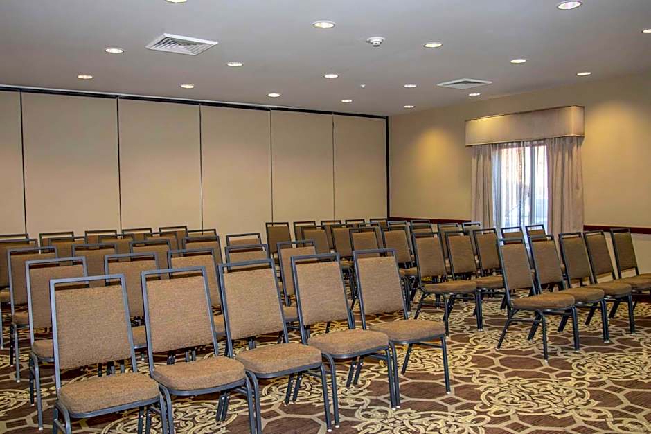 Country Inn & Suites by Radisson, Garden City, KS