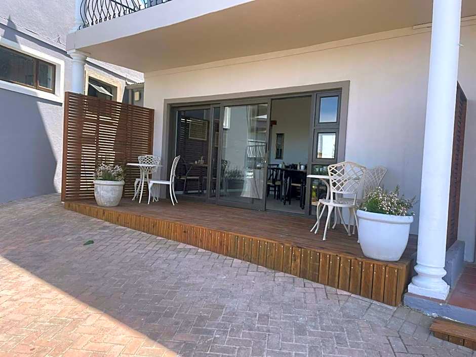 Sea Whisper Guest House & Self Catering