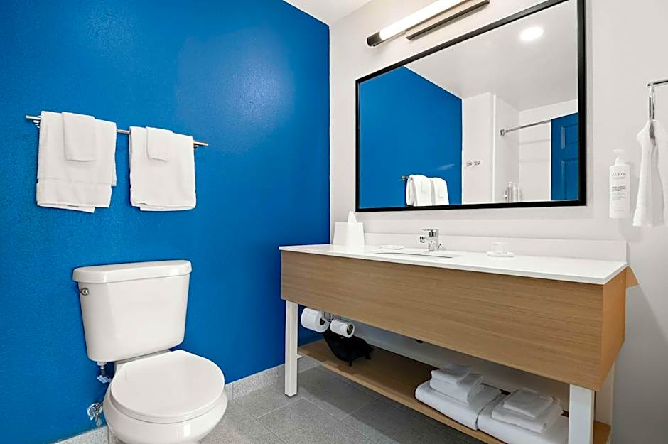 Spark by Hilton Lancaster Dutch Country