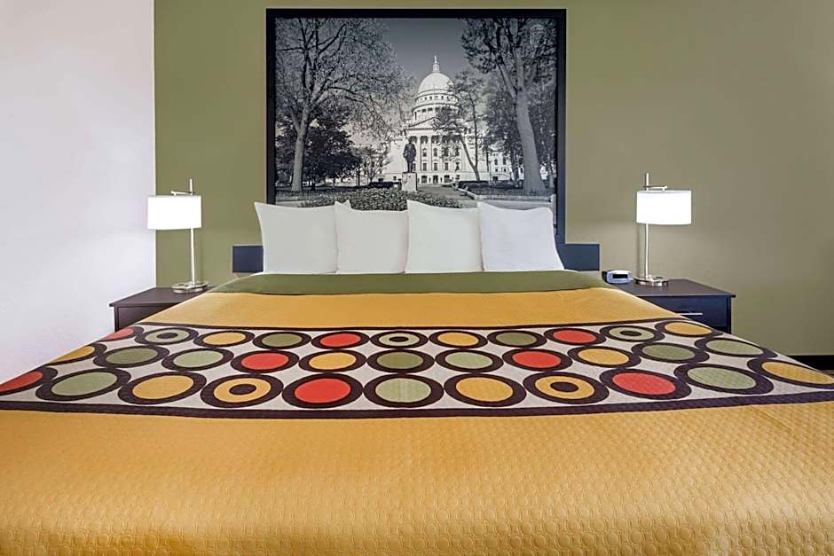 Super 8 by Wyndham Madison South