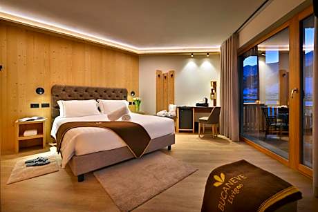 Suite with Mountain View