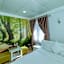 Ken's Backpackers Hotel