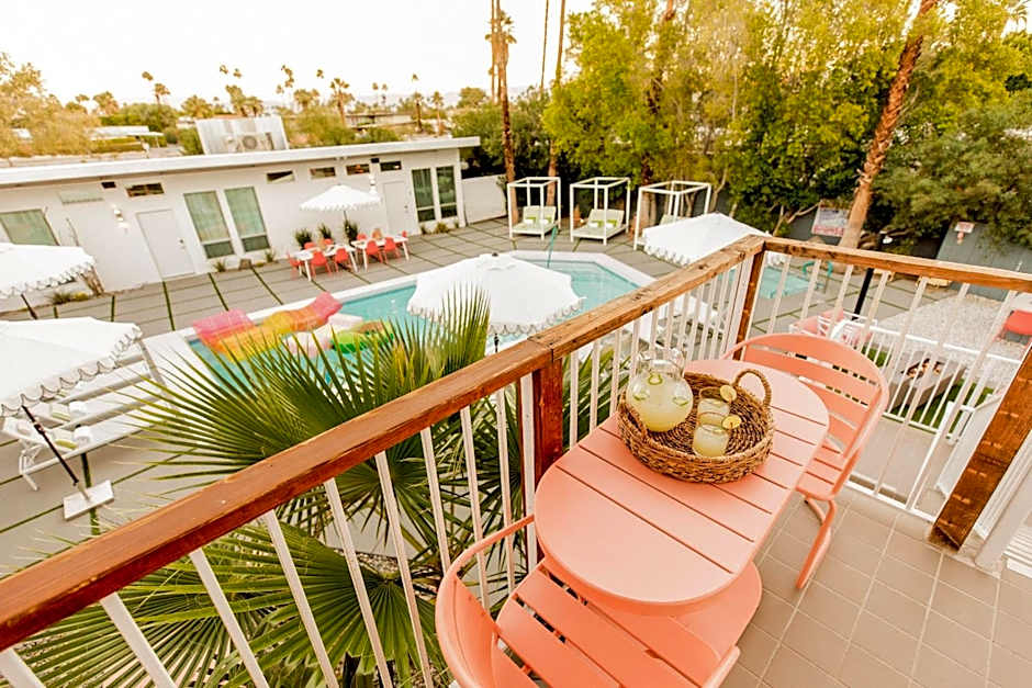 The Wesley by AvantStay Mid-Century Modern Oasis with Pool